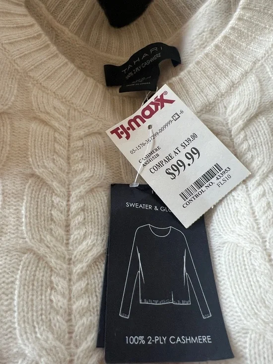 NWT 100%  TAHARI Cream Cable-Knit Crewneck Cashmere Sweater with Glove box set. - Picture 2 of 8